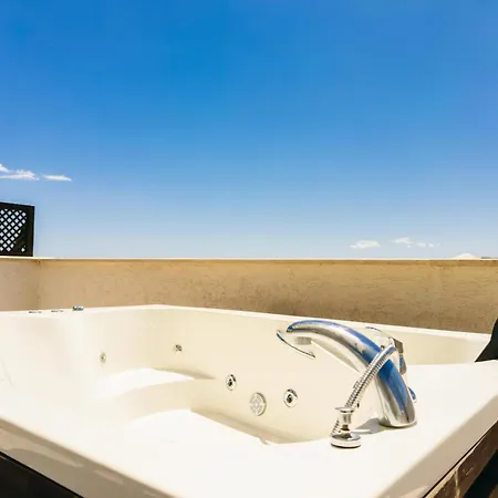 شقة Thalassa 2 Bedroom Penthouse With A Hot Tub *