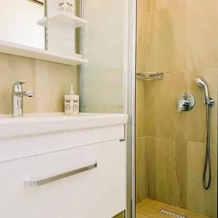 Thalassa 2 Bedroom Penthouse With A Hot Tub 아파트 *