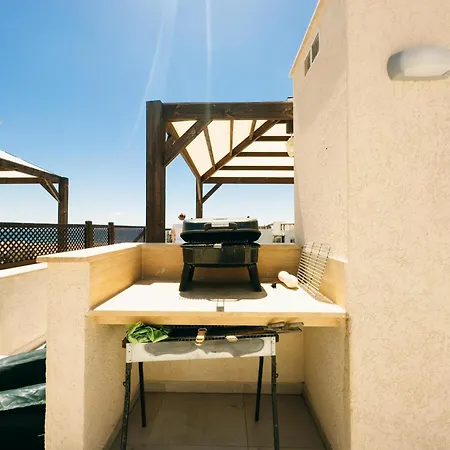 Thalassa 2 Bedroom Penthouse With A Hot Tub شقة Vokolidha