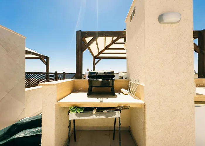 Thalassa 2 Bedroom Penthouse With A Hot Tub アパート Vokolidha