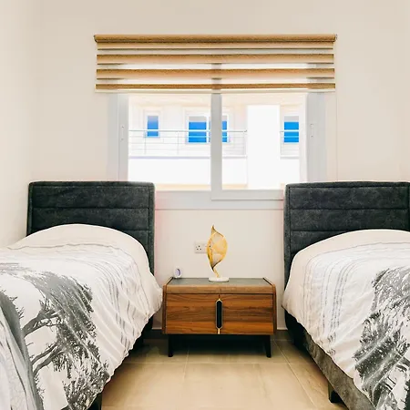 דירה Thalassa 2 Bedroom Penthouse With A Hot Tub Vokolidha