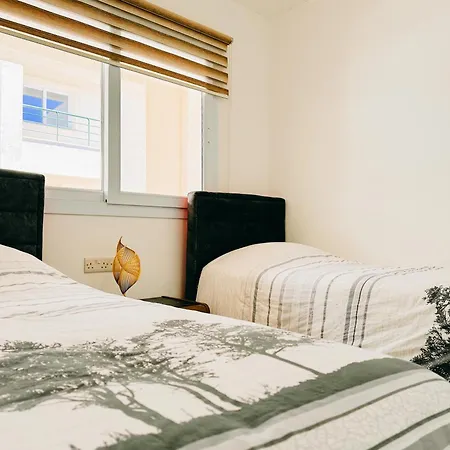 Thalassa 2 Bedroom Penthouse With A Hot Tub Apartmán