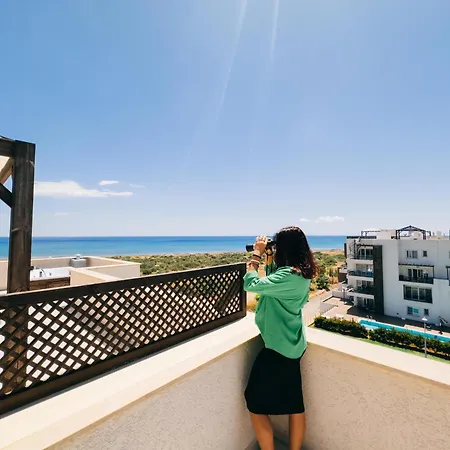 Stunning Modern Sea-view Two Bed Penthouse Apartment *
