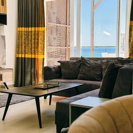 Stunning Modern Sea-view Two Bed Penthouse Apartment *