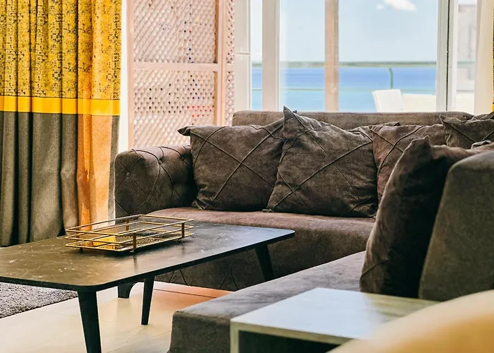 Thalassa 2 Bedroom Penthouse With A Hot Tub Apartmán *